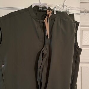 Figs Moss Green set. Rafaela top size Large Zamora joggers Large petite.